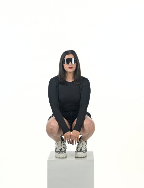 FULL SLEEVE T-SHIRT WOMAN back view