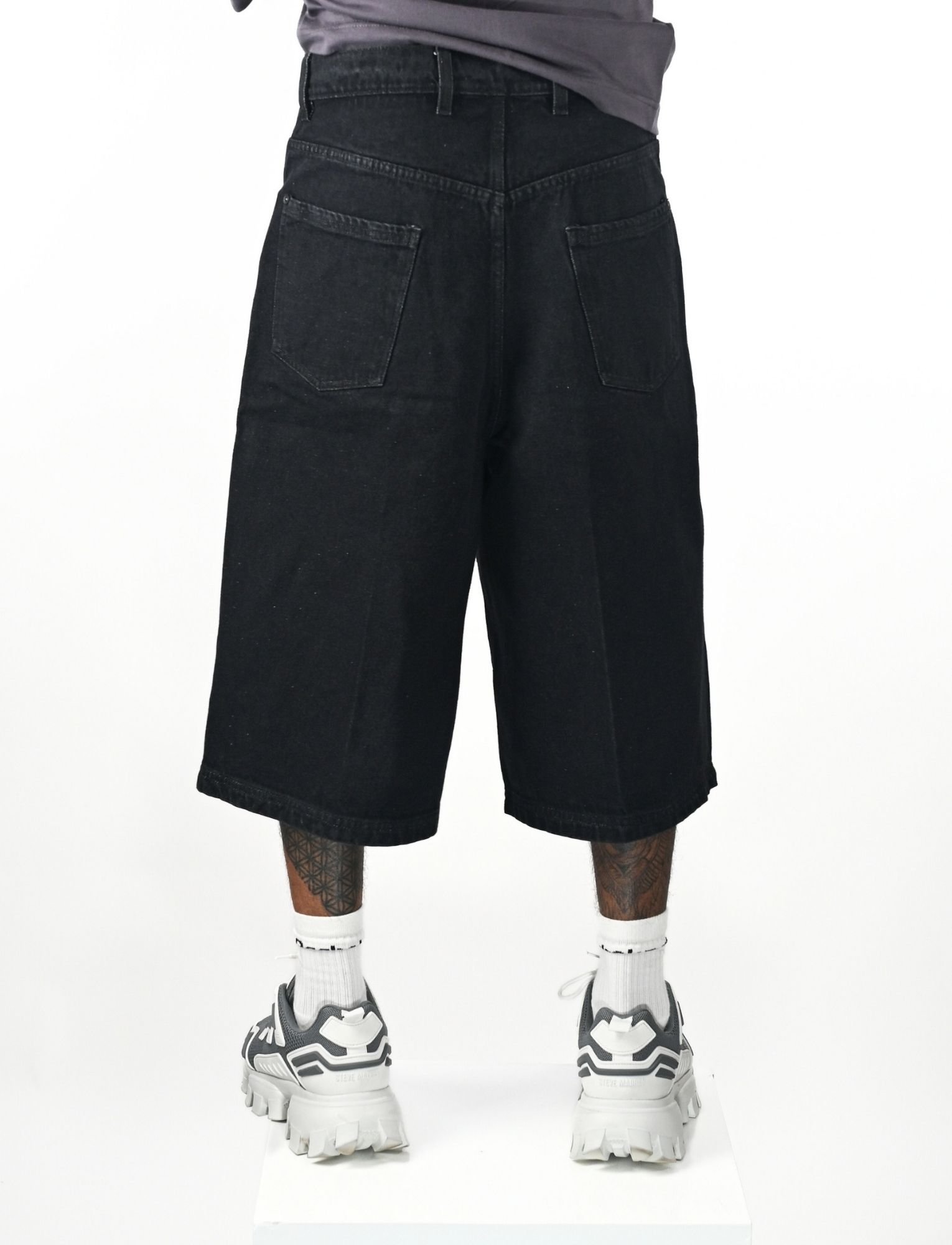 DENIM SHORTS MANS back view